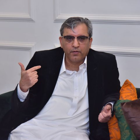 Anwar Kabir Hosts Insightful Lunch Session with Dr. Salman Ahmed on Global and Pakistan Economic