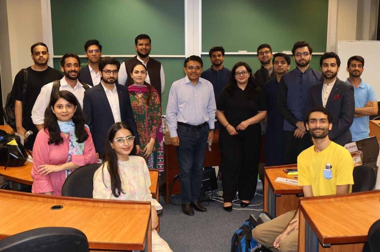 Momina Akhtar Shares Practitioner Insights on Influencer Marketing with LUMS Students