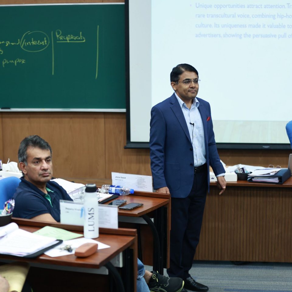 Teaching Strategic Networking and Influence to Senior Executives at REDC LUMS-5